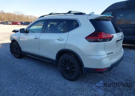2018 Nissan Rogue Sv z USA, uszkodzony, nr VIN 5N1AT2MV8JC752358